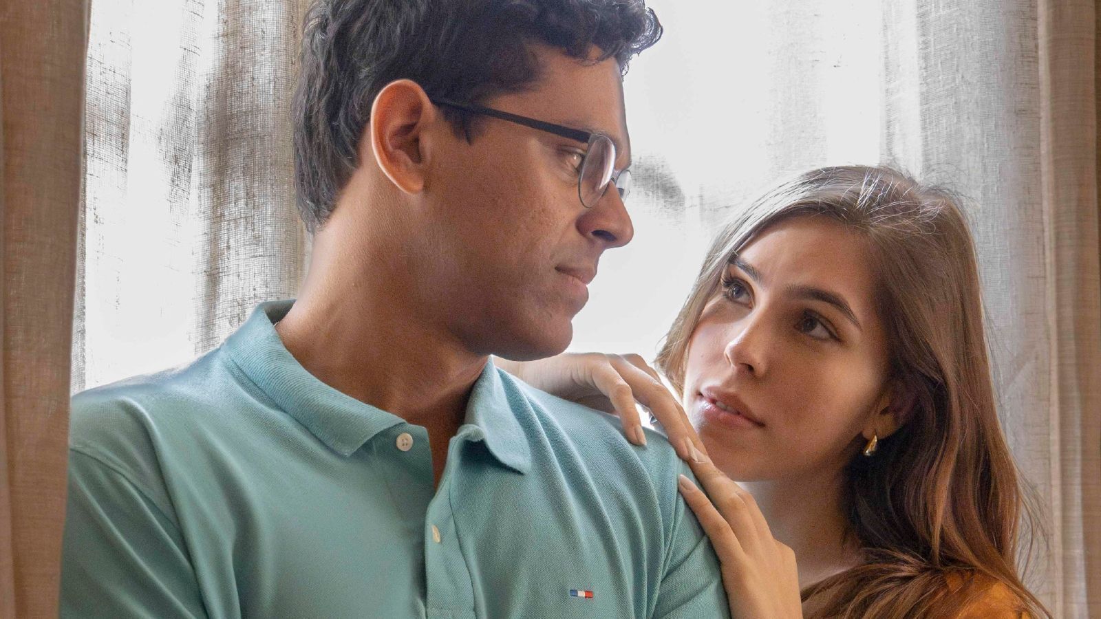 Buba (Gabriela Medeiros) se sentirá traída por Augusto (Renan Monteiro) / Globo/ Beatriz Damy