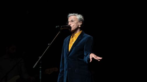 Caetano Veloso canta no Coliseu dos Recreios, em Lisboa, durante a turnê "Meu Coco", em setembro de 2023