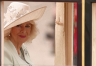 Rainha Camilla diz que está se "recuperando" após infecção pulmonar