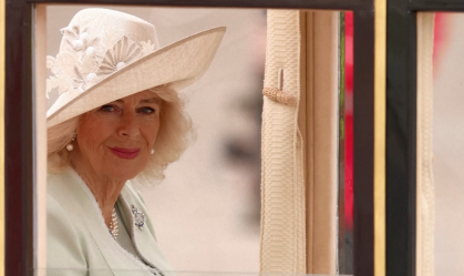 A rainha Camilla em carruagem para o aniversário oficial do rei Charles III.