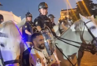 Em meio à festa do título da Champions, pai de Carvajal faz escolta da taça
