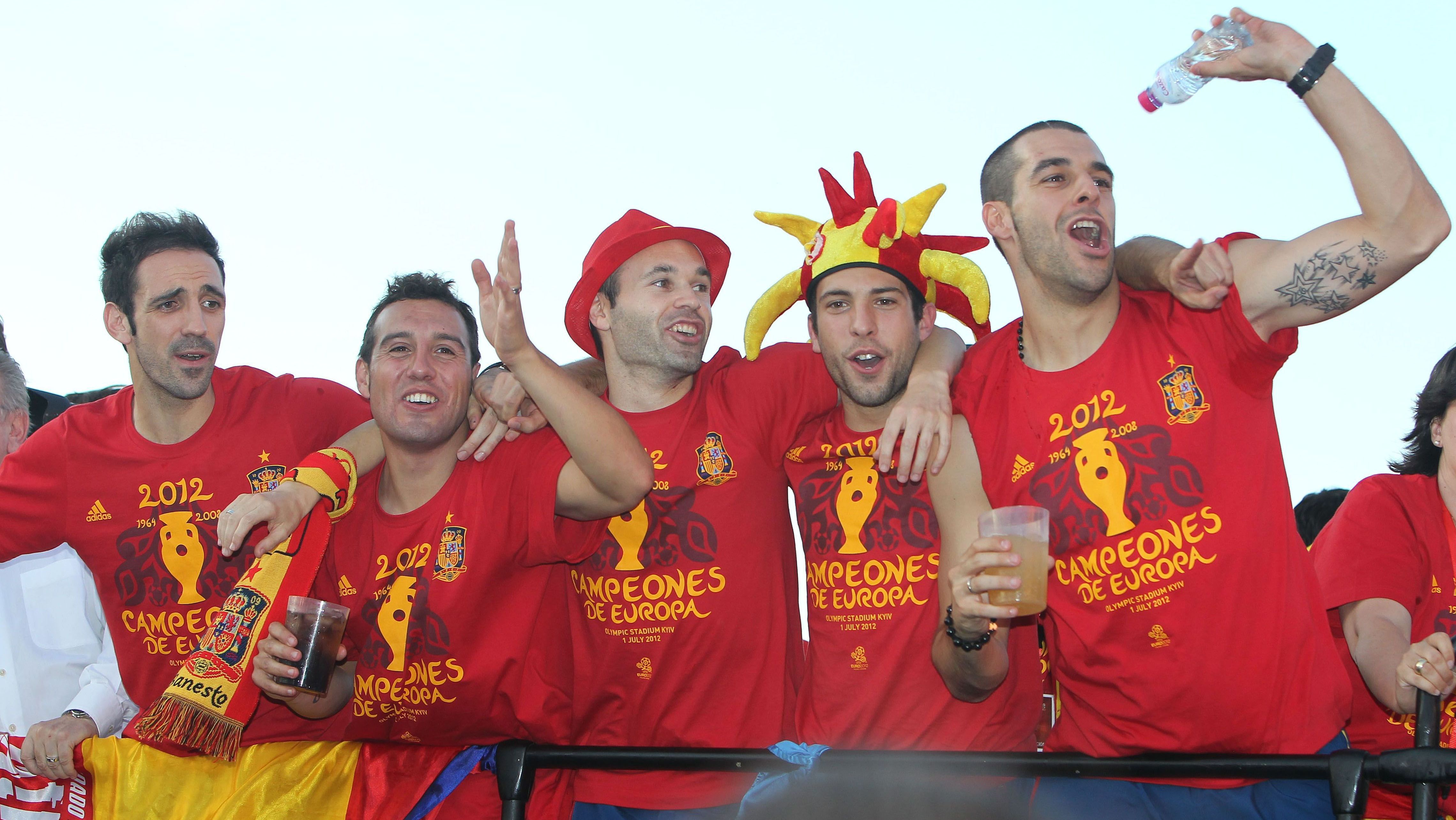Juanfran, Cazorla, Iniesta, Jordi Alba e Negredo celebram título da Eurocopa 2012