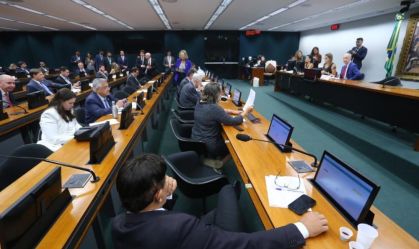 CCJ da Câmara analisa propostas que limitam poderes do STF nesta terça (27)
