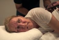 Céline Dion insistiu em manter imagens de espasmos em documentário, diz diretora