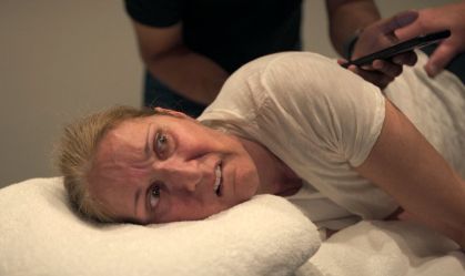 Céline Dion insistiu em manter imagens de espasmos em documentário, diz diretora