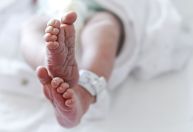 Cesarianas antecipam partos no Brasil, com riscos para os bebês, diz estudo