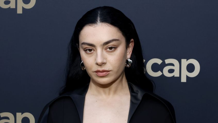 Charli XCX no ASCAP Pop Music Awards at The Houdini Estate de 2024, em Los Angeles / Emma McIntyre/Getty Images