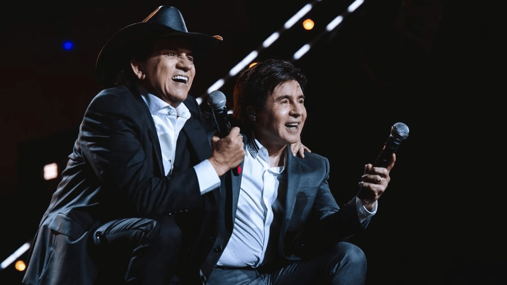 Durante os 54 anos que estão na indústria fonográfica, iniciados na época dos cabelos mullet e das calças justas, os Reis do Sertanejo já investiram nos mais diversos tipos de mídia