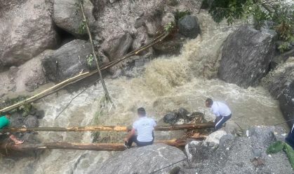 Deslizamento no Himalaia causa dez mortes; 2 mil turistas estão isolados