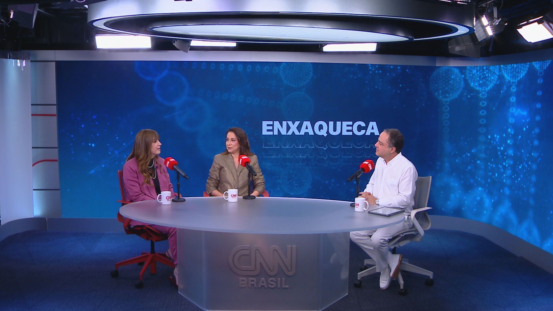 Dr. Roberto Kalil recebe a neurologista Simone Amorim, do Hospital das Clínicas de São Paulo, e a neuropediatra Thaís Villa