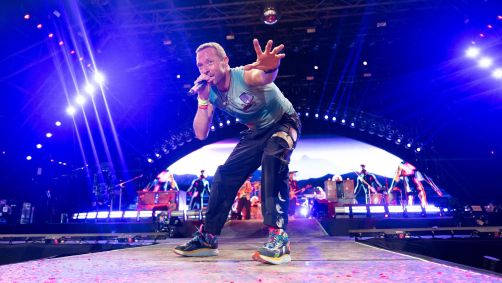 Coldplay foi o headliner do Pyramid Stage, do Glastonbury, no sábado (29)