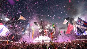 Coldplay foi o headliner do Pyramid Stage, do Glastonbury, no sábado (29)