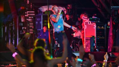 Coldplay foi o headliner do Pyramid Stage, do Glastonbury, no sábado (29)