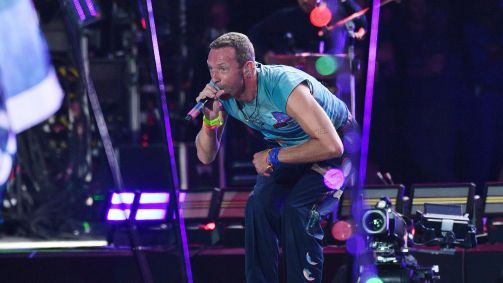 Coldplay foi o headliner do Pyramid Stage, do Glastonbury, no sábado (29)