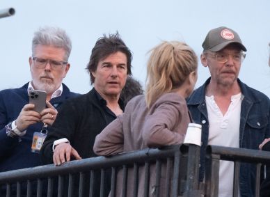 Tom Cruise e Simon Pegg curtem show do Coldplay no Glastonbury
