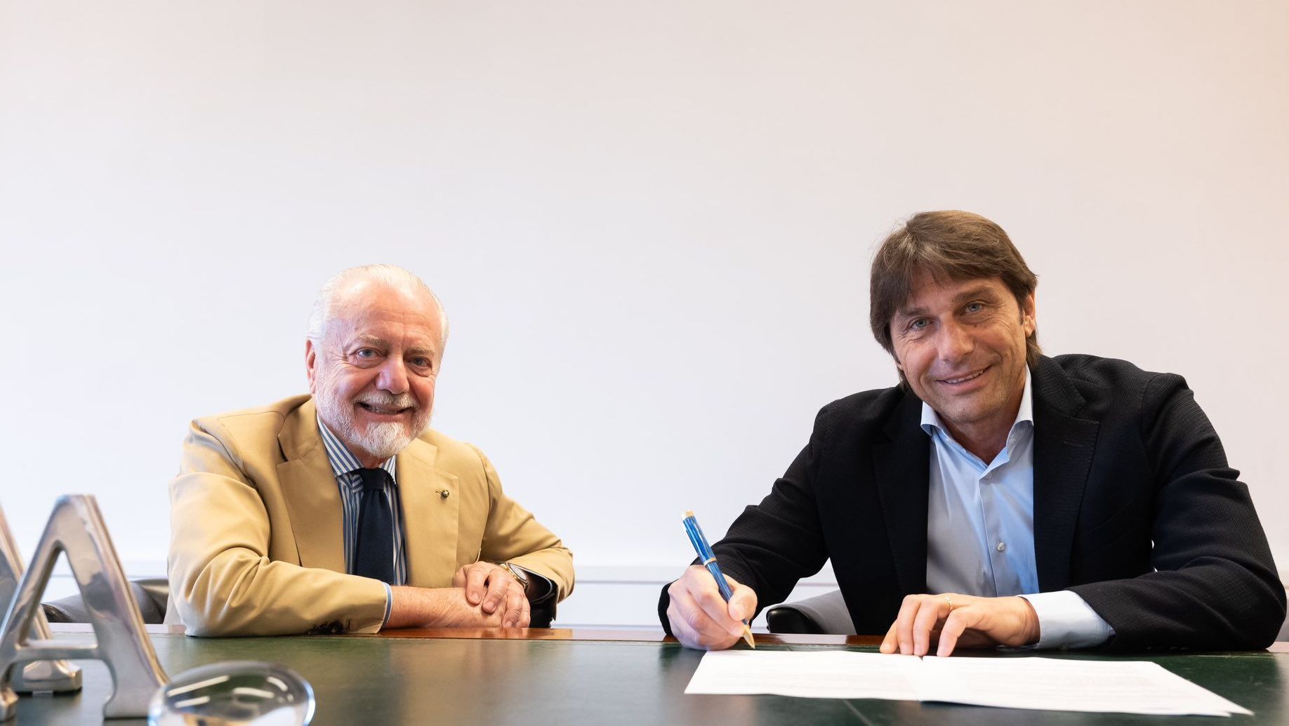 Antonio Conte ao lado do presidente do Napoli, Aurelio De Laurentiis