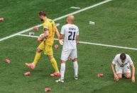 Chuva de copos na Euro atinge jogadores, torcedores e até jornalistas