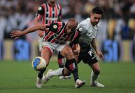 São Paulo sai na frente duas vezes, mas Corinthians busca empate pelo Brasileiro
