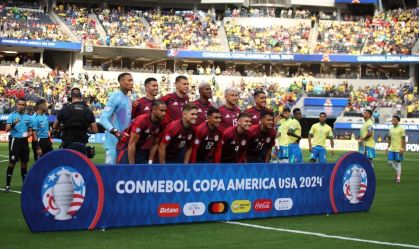 Cartão rosa é usado pela primeira vez em Brasil x Costa Rica