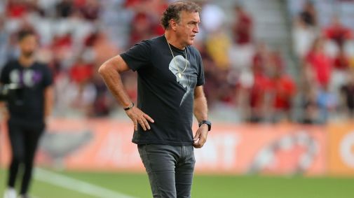 Cuca tinha contrato com o Athletico-PR até o final deste ano