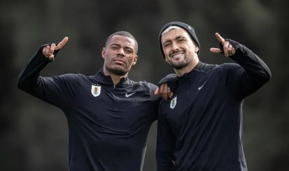 Nico De La Cruz e Arrascaeta em treino do Uruguai