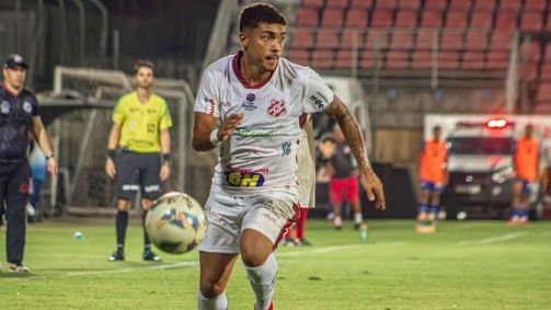 Lance de um jogo do Democrata-SL no Módulo II do Campeonato Mineiro
