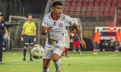Lance de um jogo do Democrata-SL no Módulo II do Campeonato Mineiro