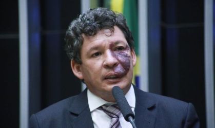Deputado do PT diz que cortaria "uns 20 ministérios" do governo Lula
