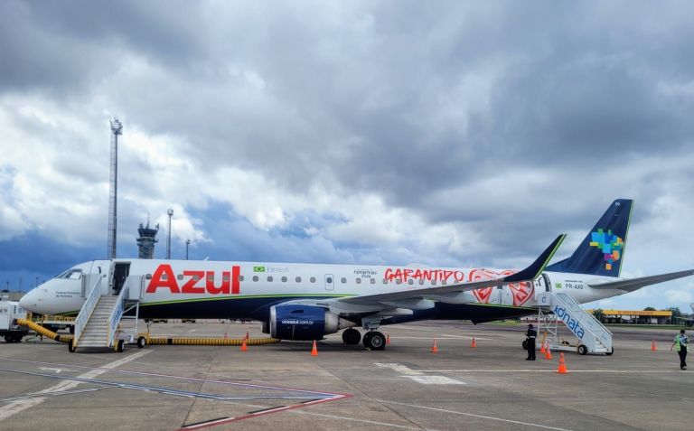Azul pinta logo de vermelho para o Festival de Parintins / Divulgação/Azul