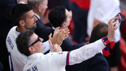 Novak Djokovic na torcida pela Sérvia na Eurocopa
