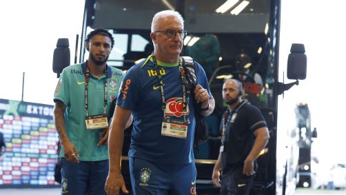 Dorival Jr. chegando para o amistoso entre Brasil e México