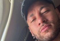 Neymar publica foto com camisa de clube brasileiro e anima torcida