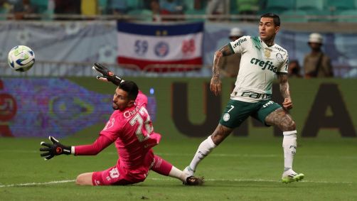 Dudu em jogo contra o Bahia na Arena Fonte Nova pelo Campeonato Brasileiro do ano passado