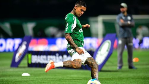 Dudu durante aquecimento antes de Palmeiras x Vasco pelo Brasileirão