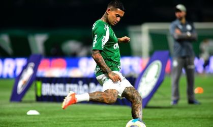 Dudu durante aquecimento antes de Palmeiras x Vasco pelo Brasileirão