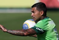 Dudu é o próximo? Relembre jogadores que saíram pela porta dos fundos dos clubes