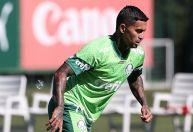 Dudu treina com elenco do Palmeiras e fica à disposição de Abel Ferreira