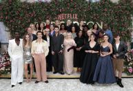 "Bridgerton": elenco se reúne em première dos novos episódios; veja looks