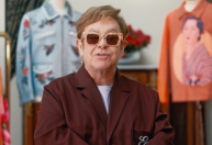 Elton John leiloa roupas e acessórios de acervo pessoal no eBay