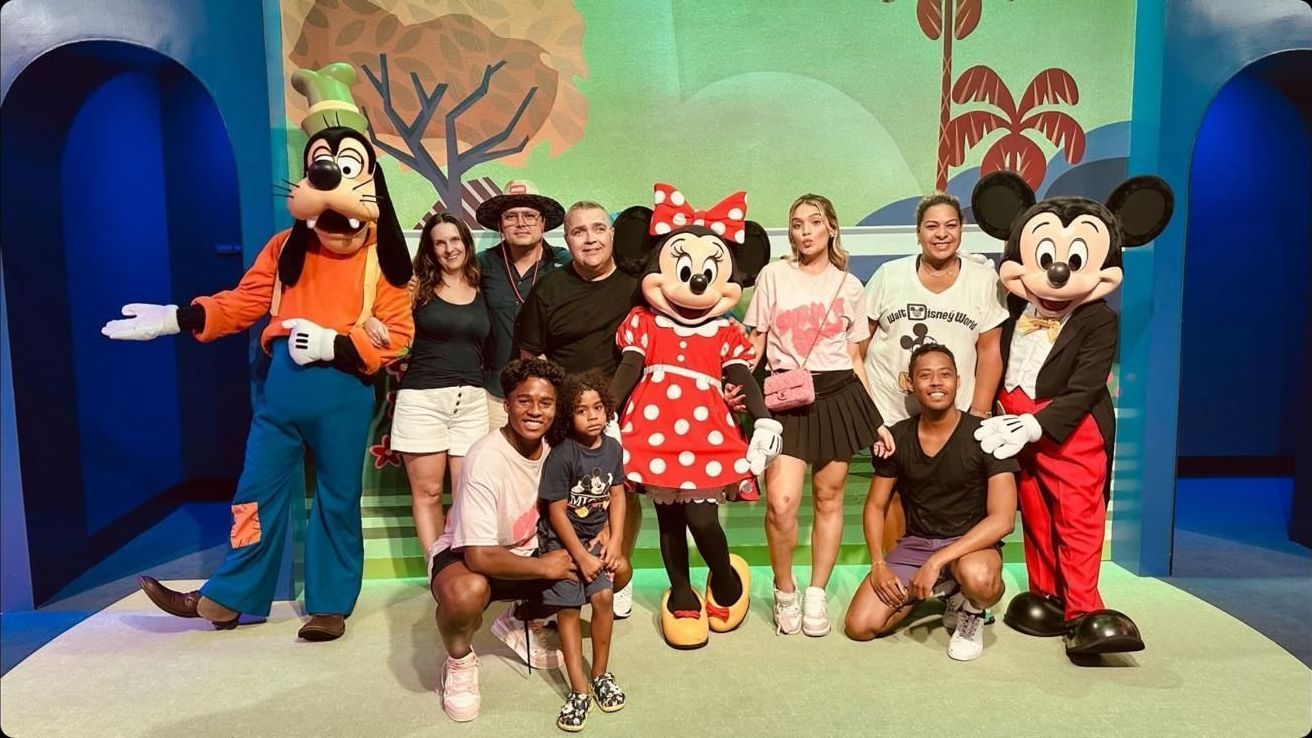 Endrick com os familiares no parque da Disny / Reprodução/Instagram