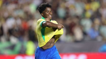 Endrick comemorando o gol da vitória do Brasil sobre o México em amistoso