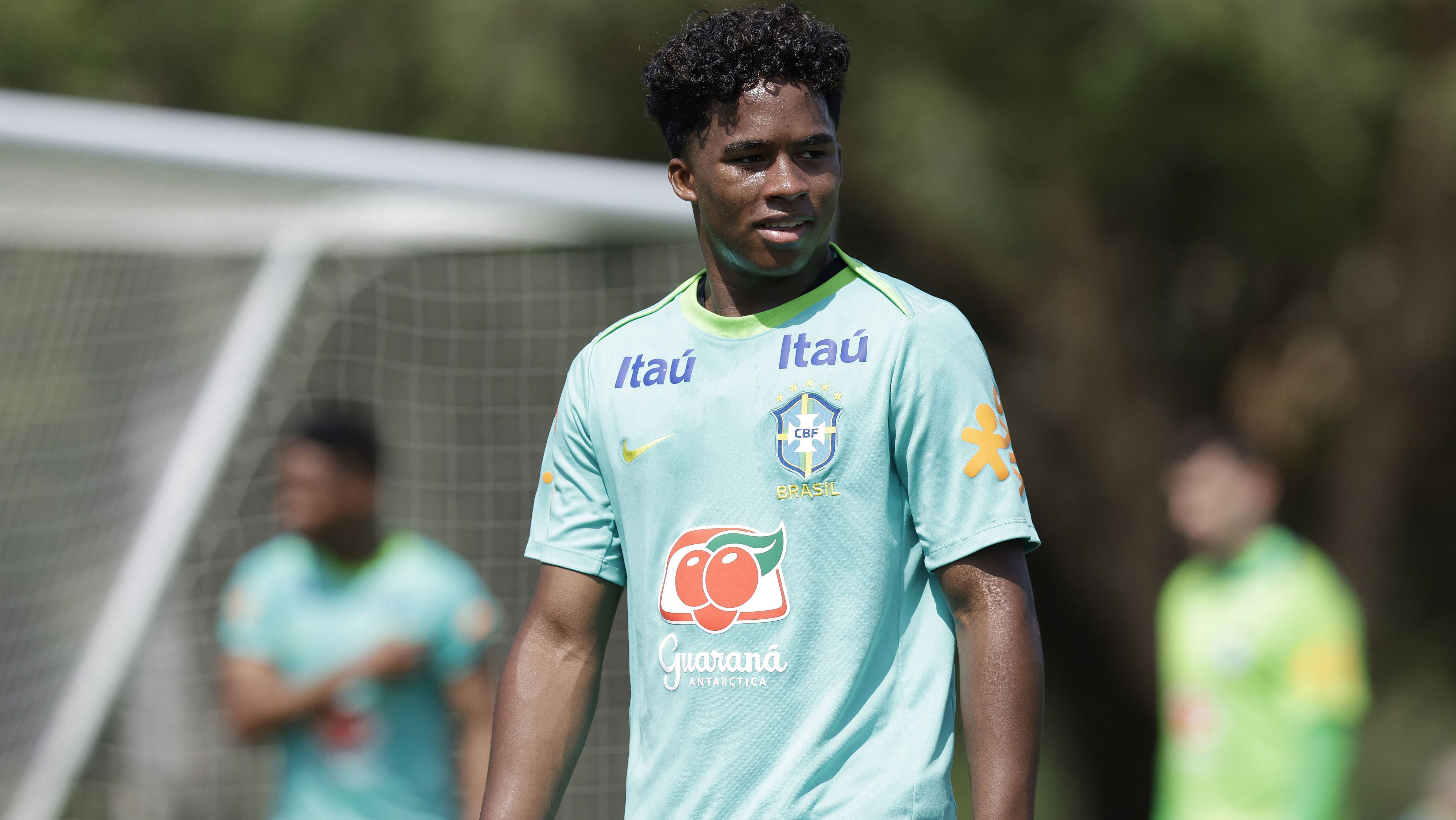 Endrick em treino da Seleção Brasileira