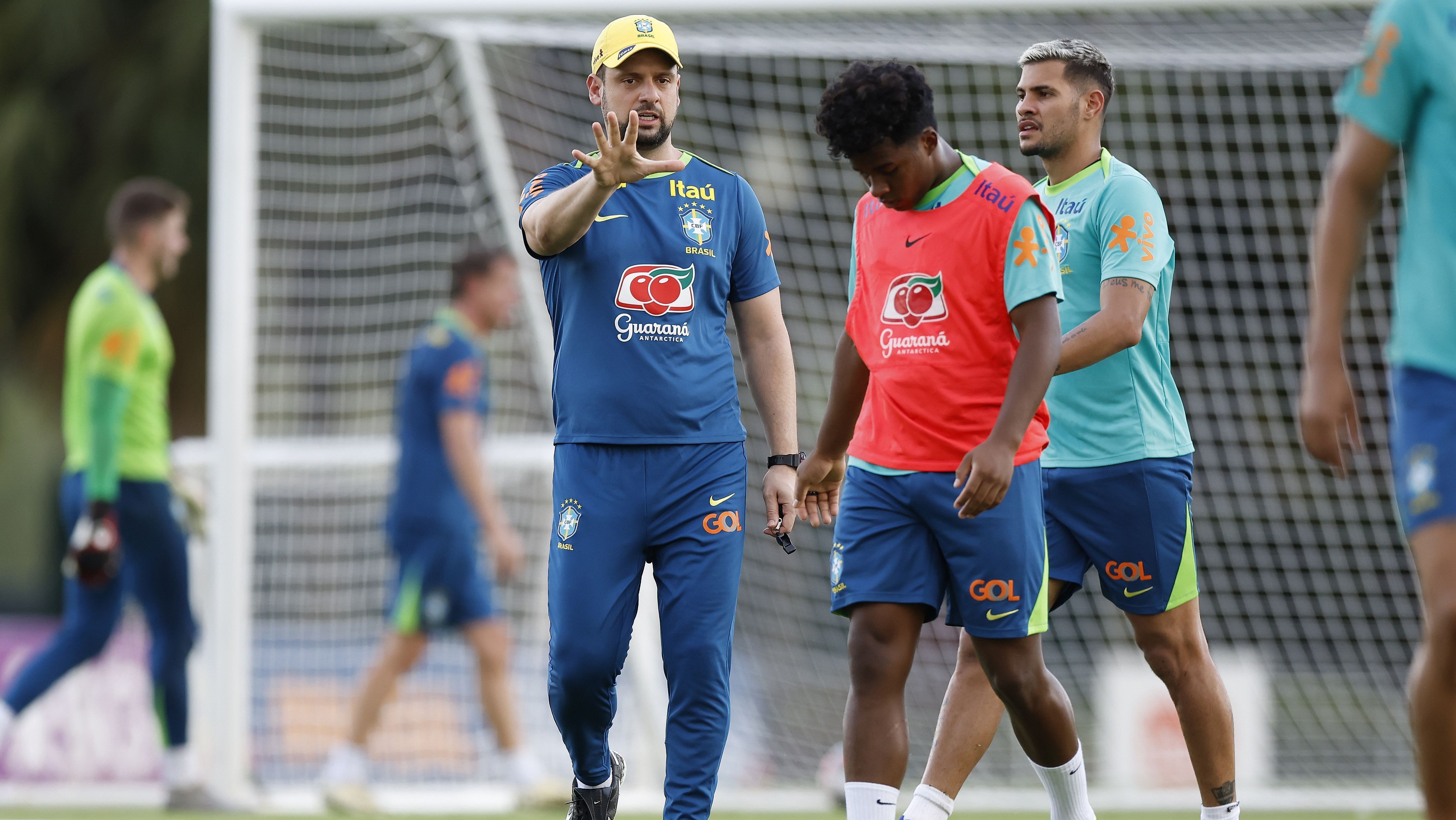 Endrick em treino da Seleção Brasileira