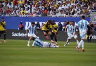 Argentina vence o Equador com gol de Di María