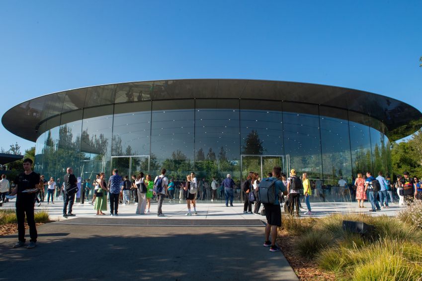 Steve Jobs Theatre, no escritório da Apple na Califórnia / Andrej Sokolow/picture alliance via Getty Images