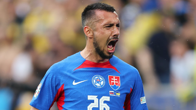Ivan Schranz comemora gol da Eslováquia