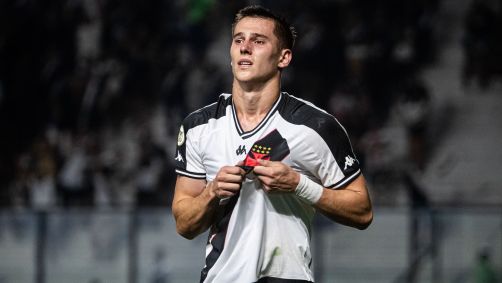 Guilherme Estrella, de 19 anos, se emociona ao marcar o gol da virada do Vasco sobre o São Paulo