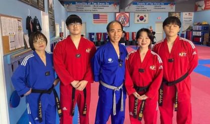 Família de atletas de taekwondo dos EUA salva vizinha de tentativa de estupro