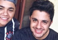 Felipe Araújo homenageia irmão, Cristiano Araújo: 