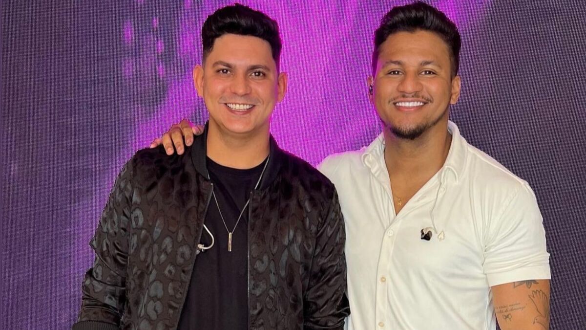 Foto da dupla sertaneja Felipe e Matheus